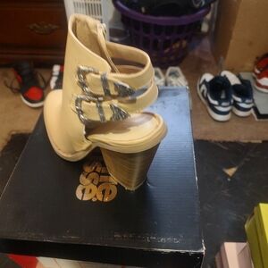 Charlotte Russe Cream Open-Toe Chunky Heel Sandals with Silver Buckles